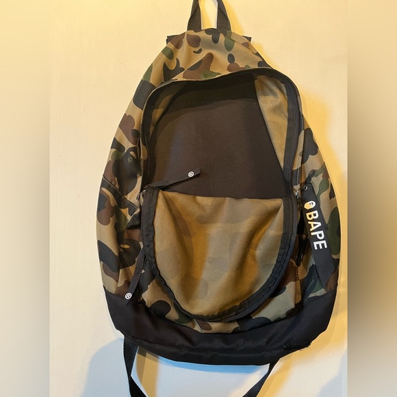 BAPE Happy New Year 1st Camo Backpack - Picture 2 of 6